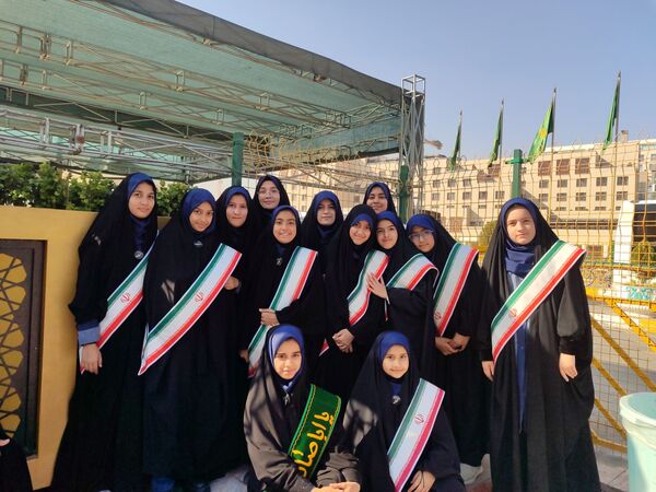 گرامیداشت هفته قرآن ، عترت و نماز در دبیرستان شاهد تکتم 