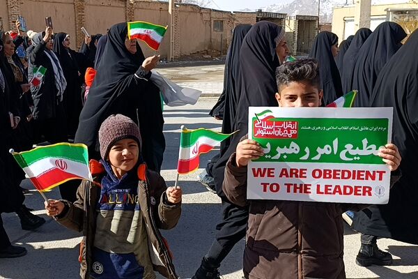 حضور گسترده مردم سفیددشت در راهپیمایی ۲۲ بهمن