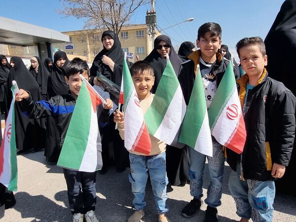 حضور باشکوه مردم، دانش آموزان و فرهنگیان منطقه رضویه در راهپیمایی روز جهانی قدس 