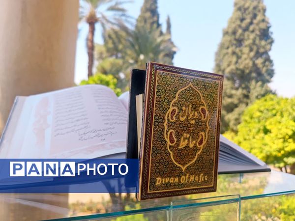 روز بزرگداشت حافظ، شاعر پرآوازه و لسان‌الغیب