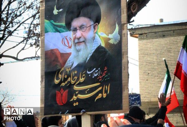 بیعت مردم کبودرآهنگ با رهبر جدید انقلاب اسلامی