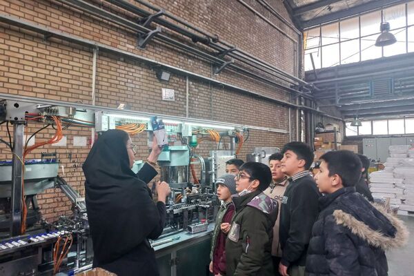 علم در صحنه عمل؛ گردش علمی دانش‌آموزان باقرالعلوم در کارخانه کیان صفا