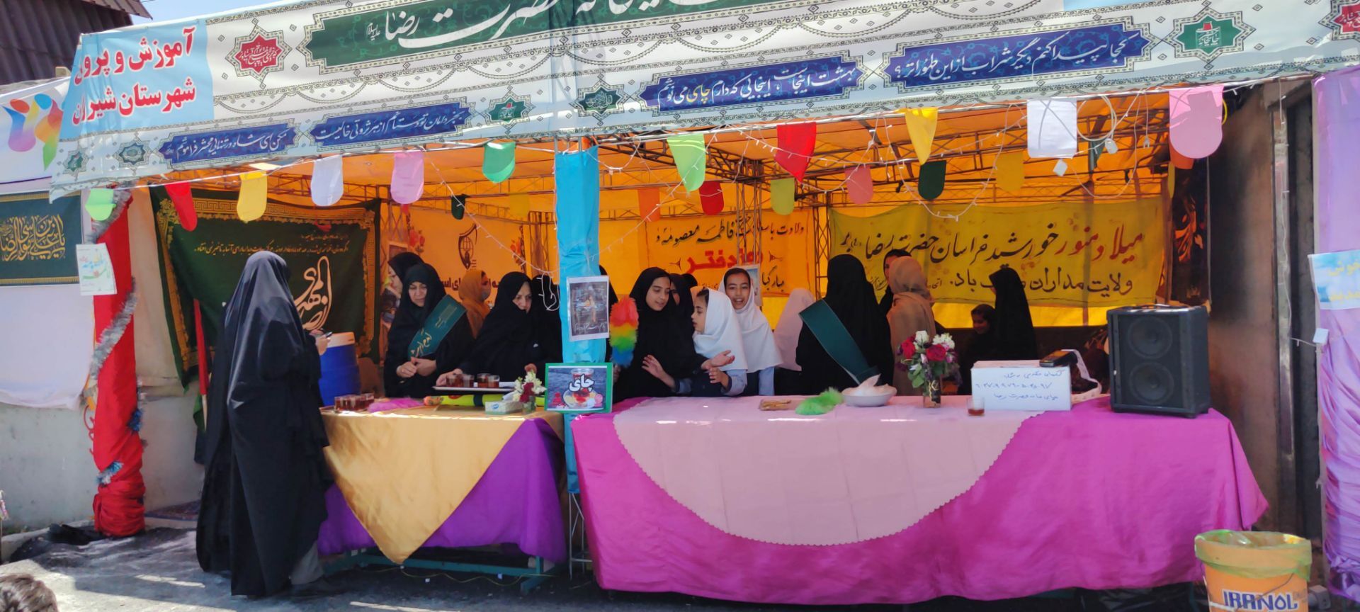 همکاری دانش آموزان خادمیار دبستان ضحی۲ با چایخانه دانش آموزی حضرت رضا(ع) شیروان