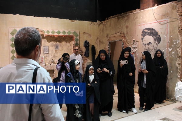 بازدید دانش‌آموز خبرنگاران پانا یزد از باغ موزه دفاع مقدس یزد