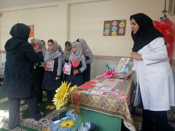 انتخابات سفیران سلامت در دبستان میثاق ناحیه سه