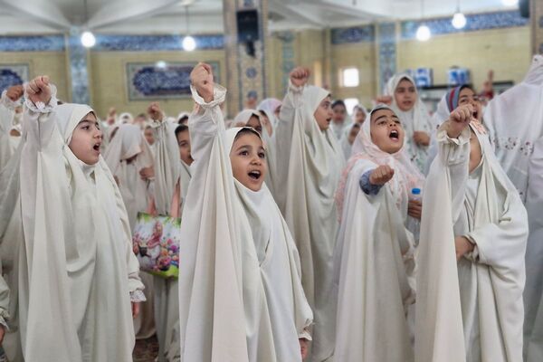 آغاز فصل بندگی دانش‌آموزان قرچک در جشن تکلیف