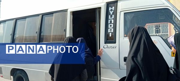 بازدید دانش‌آموزان از کارخانه آلومینای جاجرم و قلعه جلال الدین شهرستان گرمه