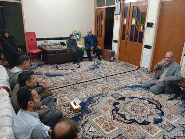 تکریم و بزرگداشت مادر و همسر شهید نورانی توسط کادر دبیرستان میثاق