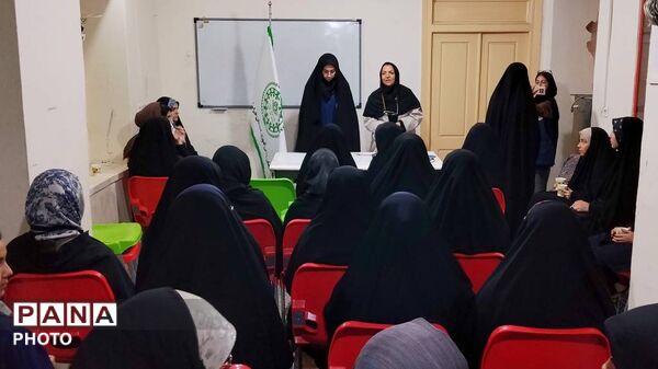 پاتوق فرهنگی دختران نوجوان مبارز