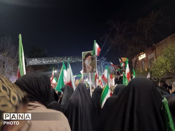 پیمان دوباره با رهبری با نوای رسای مهدی رسولی در آیین تجدید بیعت 