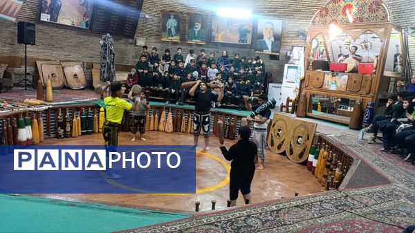 دهه فجر با طعم پهلوانی؛ دانش‌آموزان یزدی ورزش باستانی را تجربه کردند