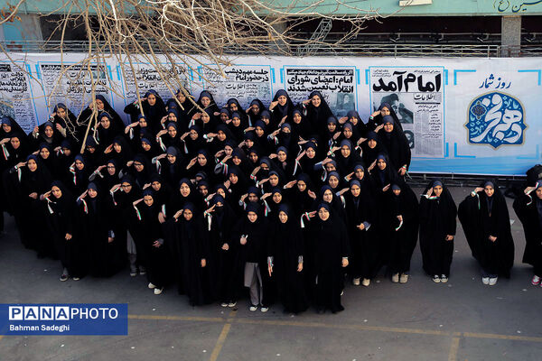 آیین نواختن گلبانگ انقلاب اسلامی با حضور وزیر آموزش و پرورش