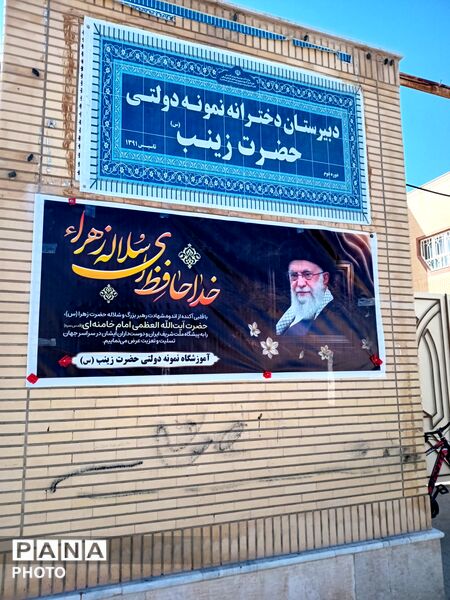 حضور پررنگ و حماسی فرهنگیان و دانش آموزان در عزای رهبر شهید