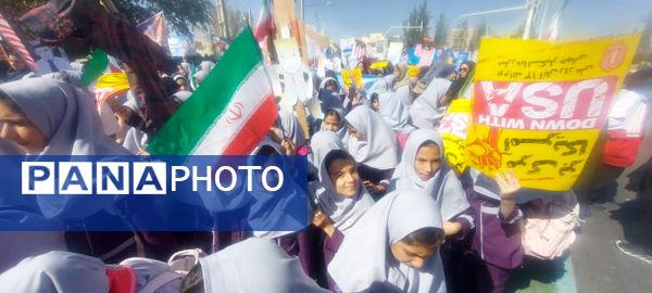 حضور پرشور دانش آموزان مدارس شهرستان خاتم در راهپیمایی ۱۳ آبان 