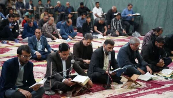 مراسم شب قدر در گلزار شهدا بم