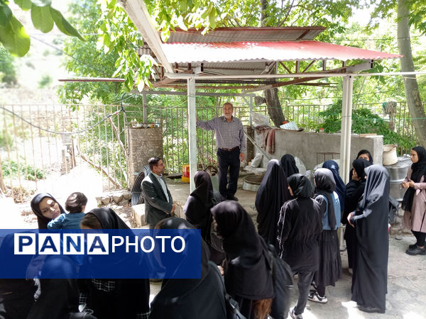 بازدید دانش‌آموزان جعفرآباد از کارگاه گلاب‌گیری روستای «بنابر»