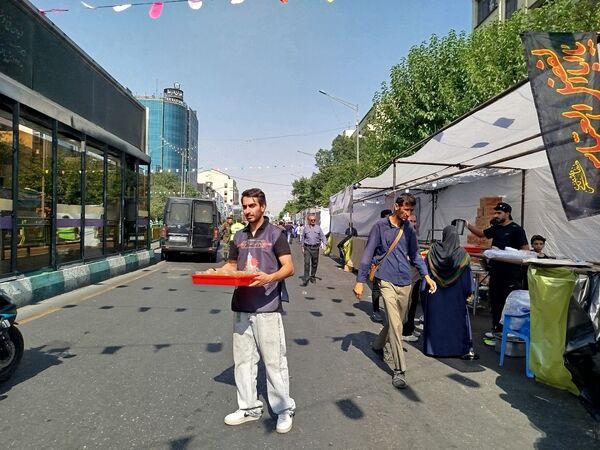 راهپیمایی 10 کیلومتری تهران به مناسبت عید غدیر و مقاومت در برابر تهدیدات دشمن