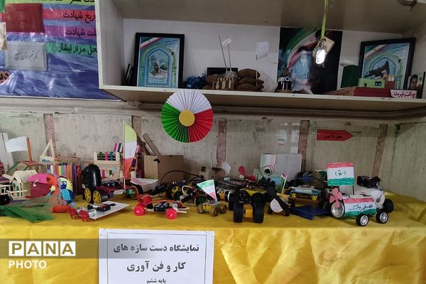نمایشگاه دست سازه‌های دانش آموزی در دبستان پانزده خرداد ناحیه دو شهرری 