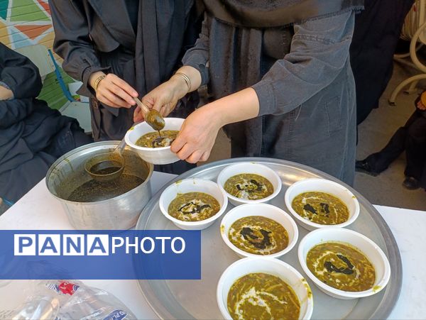 طنین همدلی در دهه فاطمیه، توزیع آش نذری در میان دانش‌آموزان دبیرستان دکتر جواد حداد ۲