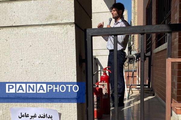 حضور قهرمانان بی‌ادعا در مدرسه حاج مهدی رسولی در هفته پدافند غیر عامل