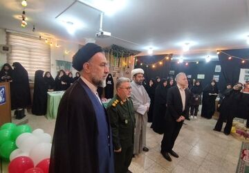 روایت انقلاب از قاب نوجوانان؛ جشنواره «مدرسه انقلاب» در دبیرستان عباسقلی‌رهگذر برگزار شد