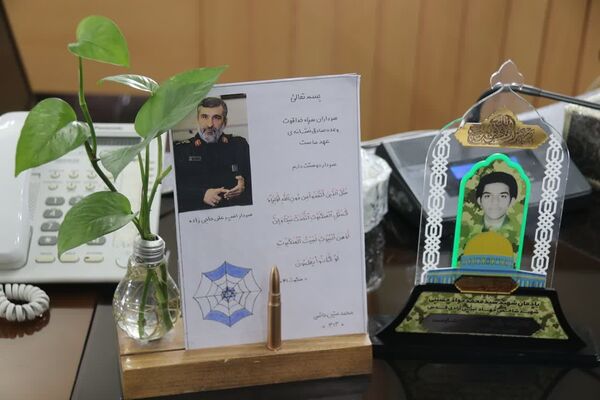 دیدار جمعی از دانش‌آموزان اشکذری و مسئولان آموزش و پرورش با فرمانده سپاه الغدیر 