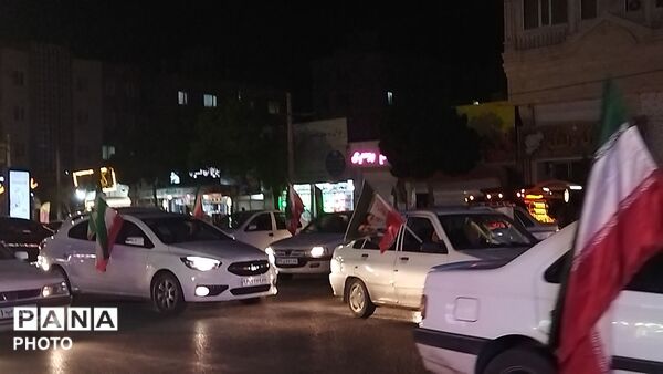 رژه ماشینی در پنجاه و یکمین شب از اجتماعات مردمی در بلوار فضل نیشابور  