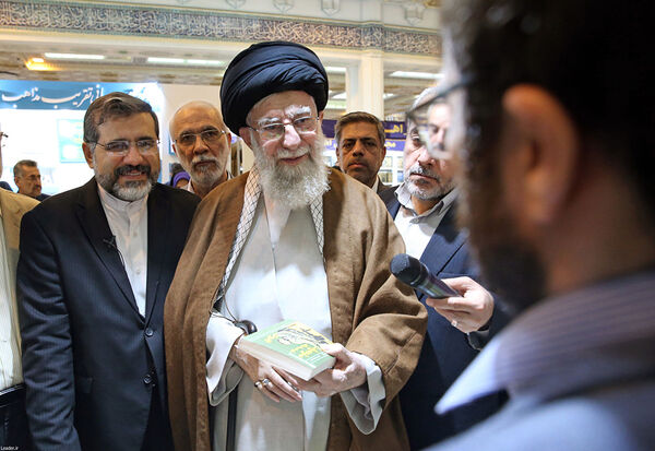 بازدید رهبر معظم انقلاب اسلامی از سی‌وپنجمین نمایشگاه کتاب تهران