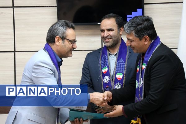 تجلیل از خبرنگاران برتر ناحیه دو مشهد با حضور مسئولان استانی