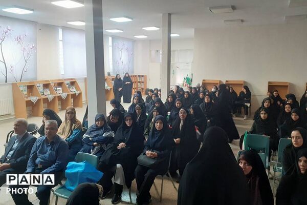 اقامه نماز، محفل انس با قرآن و به صدا در آمدن زنگ مهر و ایثار در مدارس شهرری 