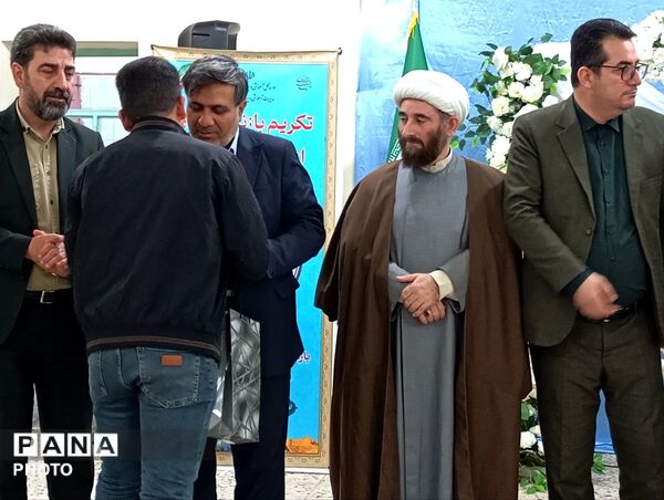 آیین تجلیل از فرهنگی بازنشسته در شهرستان مانه
