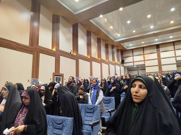 تجلیل از برترین‌های مسابقات قرآن و عترت در بروجرد