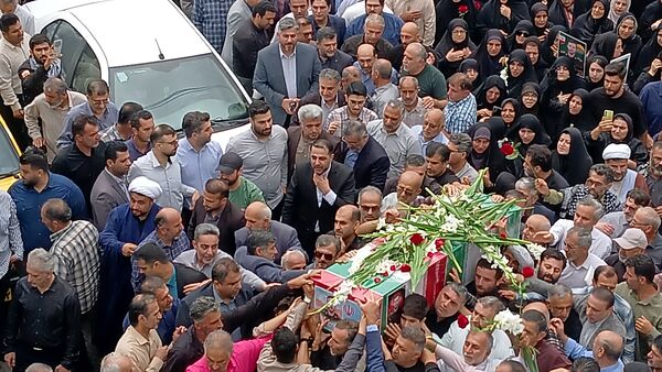 مردم محمودآباد به استقبال شهید سرافراز سعید محمودی رفتند