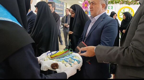 بازدید مدیرکل امور شاهد وزارت آموزش و پرورش از دبیرستان شاهد زینبه