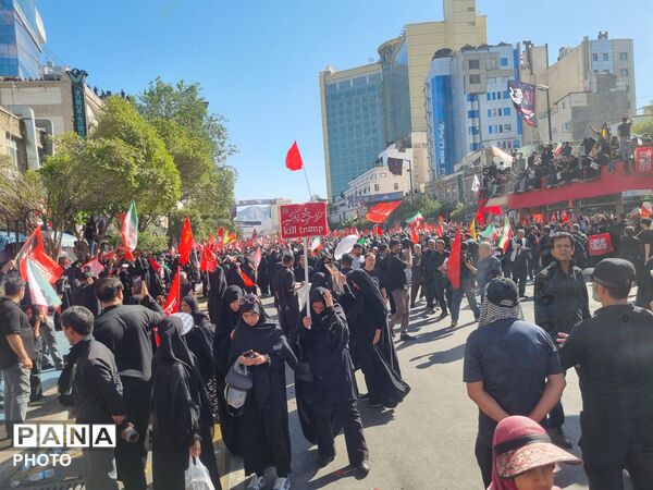 میراث خونین؛ مشهد در تپش قلب عشق به رهبر شهید