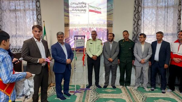 مراسم هفته گرامیداشت پدافند غیرعامل در دبیرستان دور اول صدرا مهریز