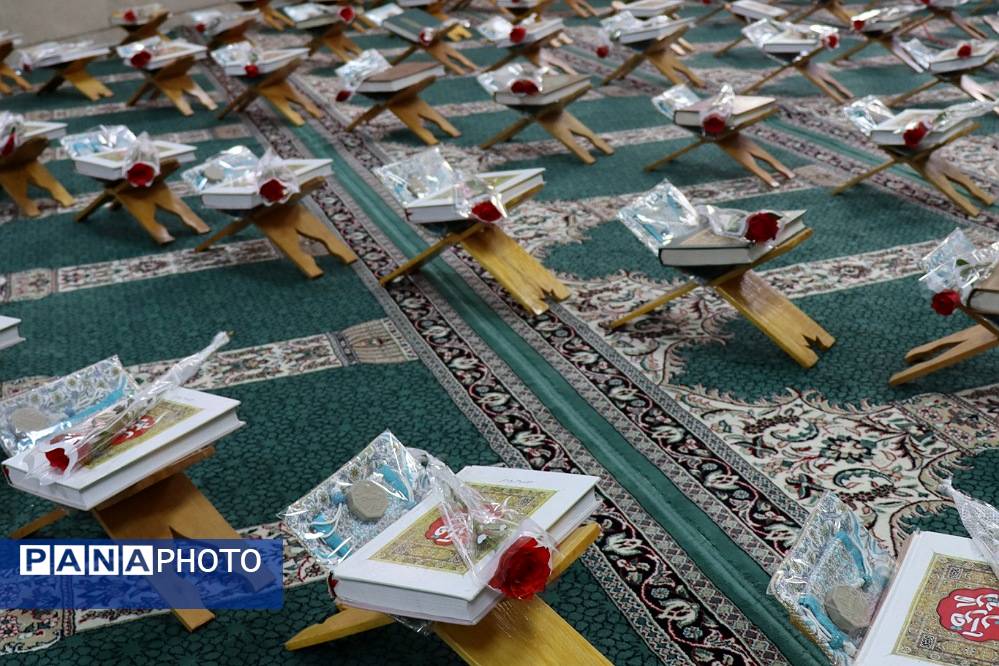 زنگ نماز با شعار «مِهر با مُهر» در مدارس سراسر شهرستان‌های استان تهران 