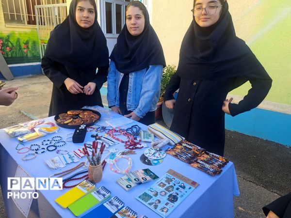 بازارچه دانش‌آموزی در دبیرستان علی افشارنژاد