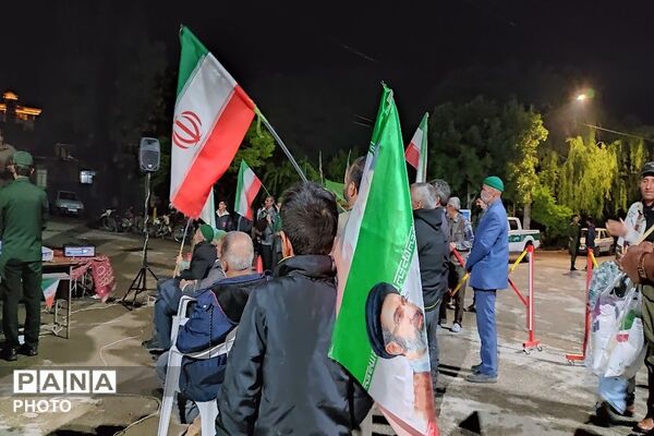 پرچم عزت را می‌بریم بالا 