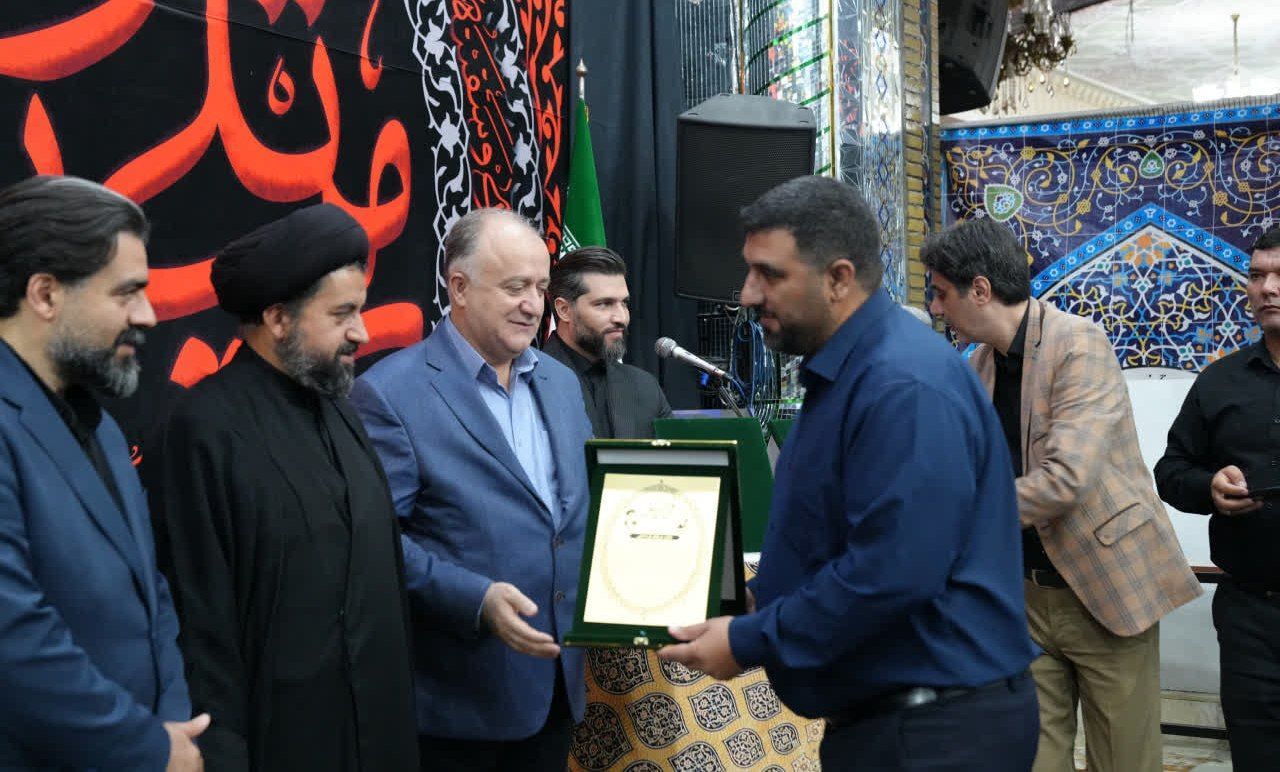آیین تکریم خادمان مکتب شهادت به پاسداشت ارادتمندان رهبر شهید 