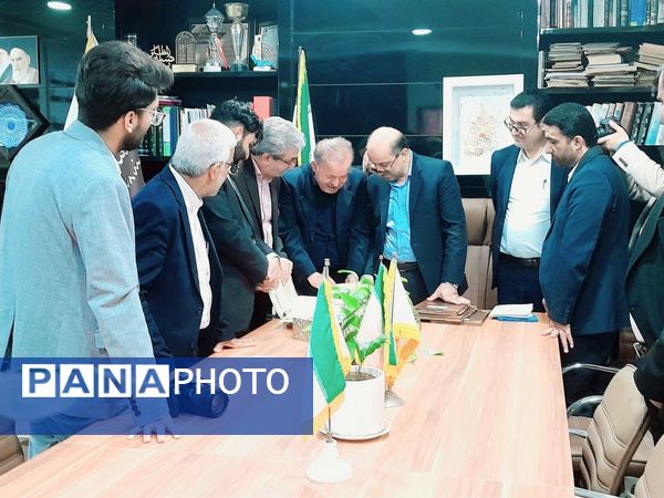 بازدید معاون وزیر و رئیس مرکز اطلاع رسانی و روابط عمومی وزارت آموزش و پرورش از مدرسه ماندگار سعادت بوشهر