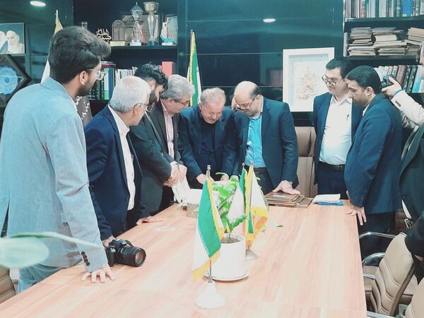 بازدید معاون وزیر و رئیس مرکز اطلاع رسانی و روابط عمومی وزارت آموزش و پرورش از مدرسه ماندگار سعادت بوشهر