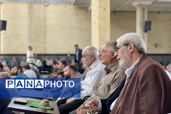 فرهنگیان شهرستان ملارد با حضور خود در نمازجمعه این هفته یاد شهید رجایی را گرامی داشتند 