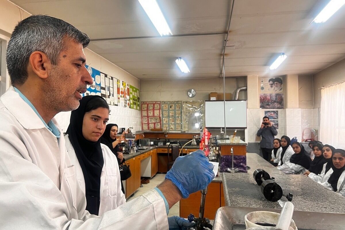 همایش «آشتی با علم»، تلاشی برای نزدیک‌تر کردن دانش‌آموزان به لذت کشف و تجربه 