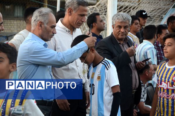 اختتامیه کلاس‌های اوقات فراغت فوتبال در سالن تربیت‌بدنی شهید عابدی