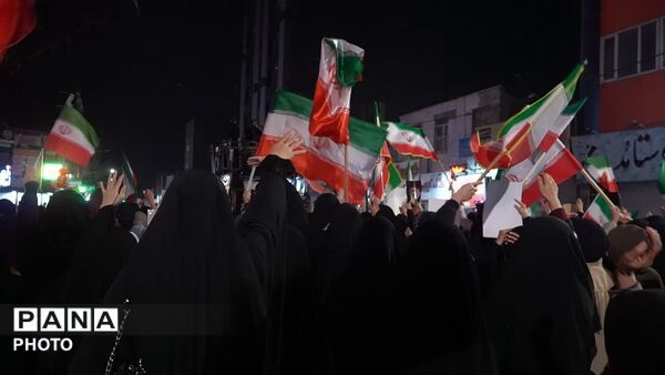 سی و چهارمین  شب از حماسه آفرینی حضور  مردم فردیس در خیابان‌ها 