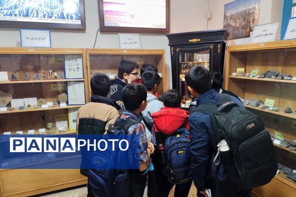 ایجاد انگیزه در دانش‌آموزان با آموزش‌های عملی و آزمایشگاهی 