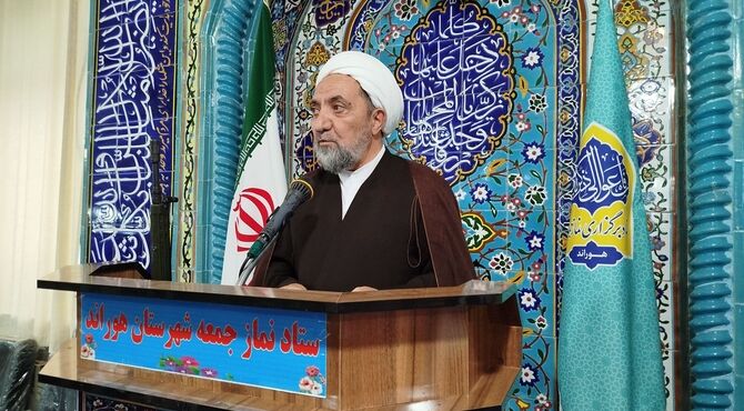 حضور دانش‌آموزان و فرهنگیان هوراند در نماز جمعه به مناسبت هفته بسیج دانش‌آموزی