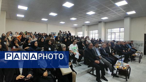  تجلیل از روز جهانی اوتیسم در مدرسه استثنایی باغچه‌بان کرج