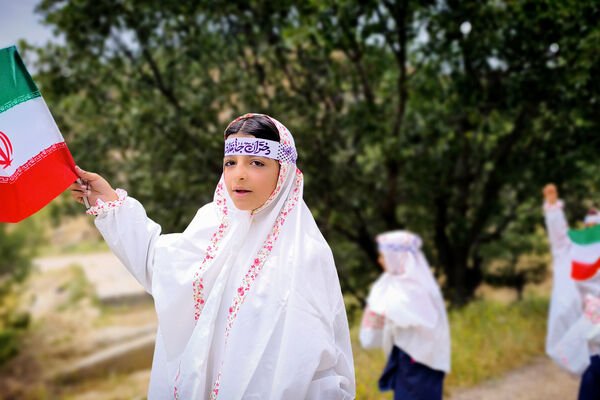 دختران جان‌فدای ایران؛ شکوفایی اراده در پارک جنگلی شیاسی 